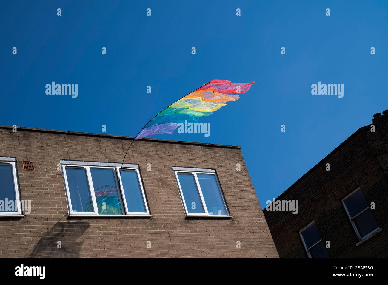 Rainbow Flag aus Solidarität heraus, London, Großbritannien Stockfoto