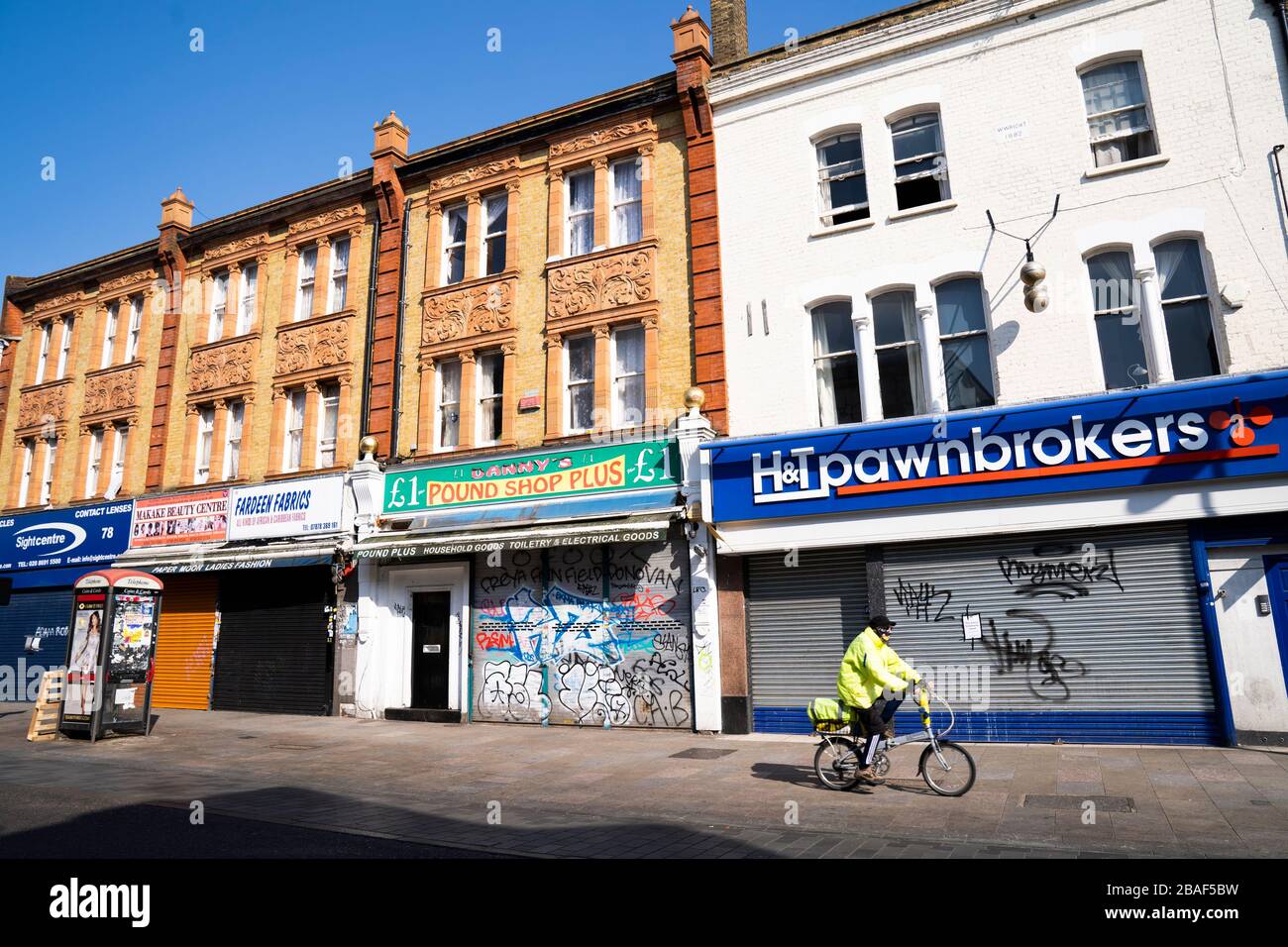 Geschäfte in Deptford High St, London, Großbritannien schlossen aufgrund von Coronavirus. Stockfoto