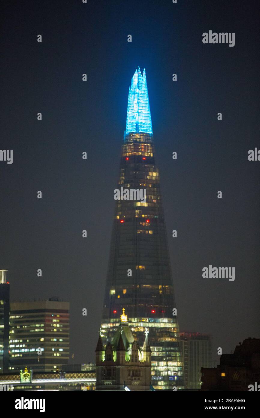 Klatschen Sie für Pfleger, die Shard und Tower Bridge London Stockfoto