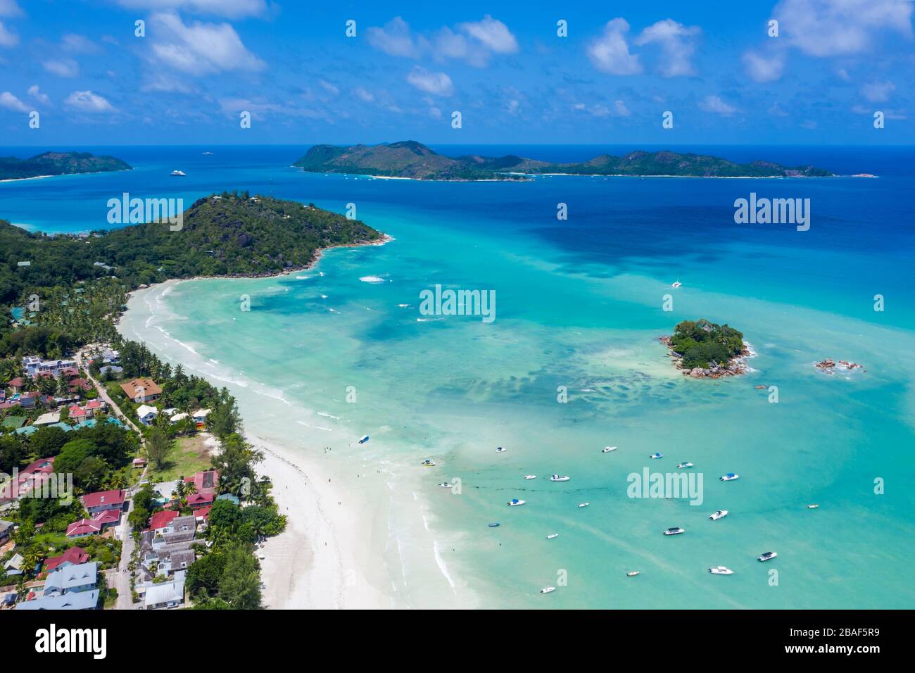 Anse Volbert Luftstrand Blick auf die Insel Praslin Seychellen Stockfoto