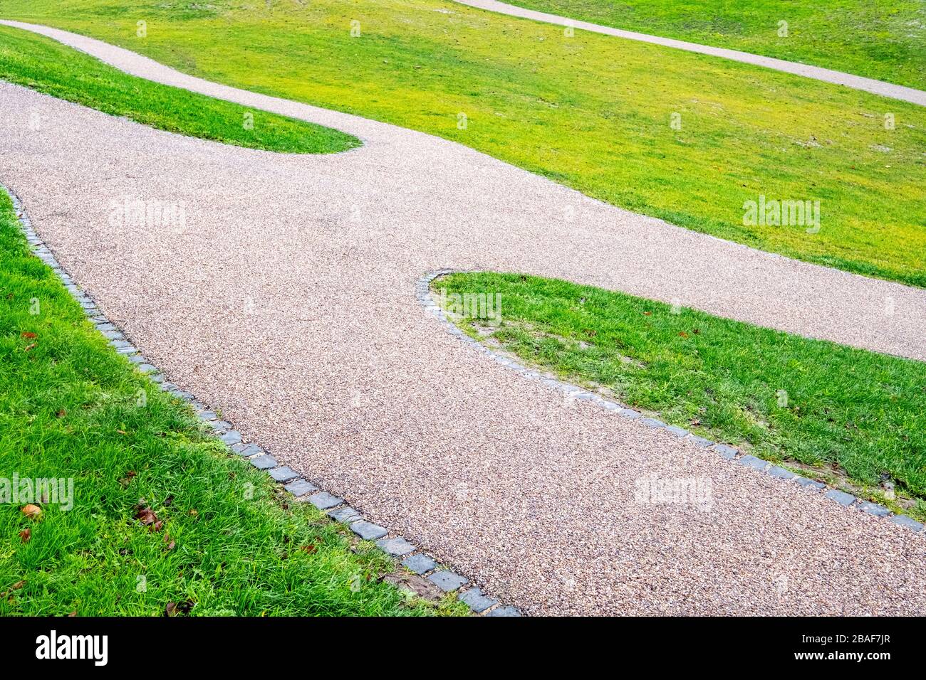 Schotterpfad im Park UK Stockfoto