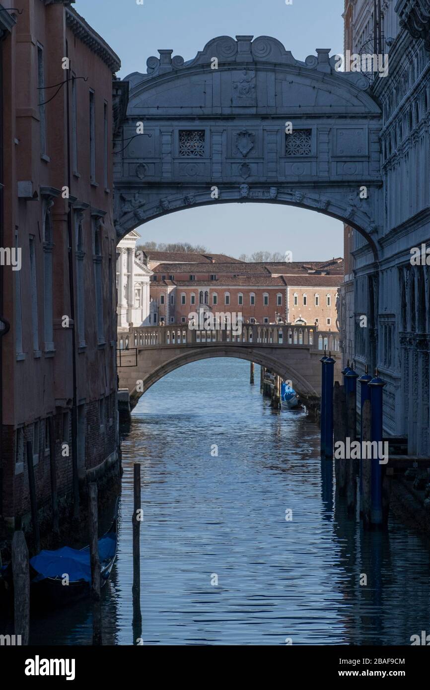 VENEDIG, ITALIEN - 23. MÄRZ: Ansichten von Venedig ohne Menschen während des Corona-Virus Stockfoto