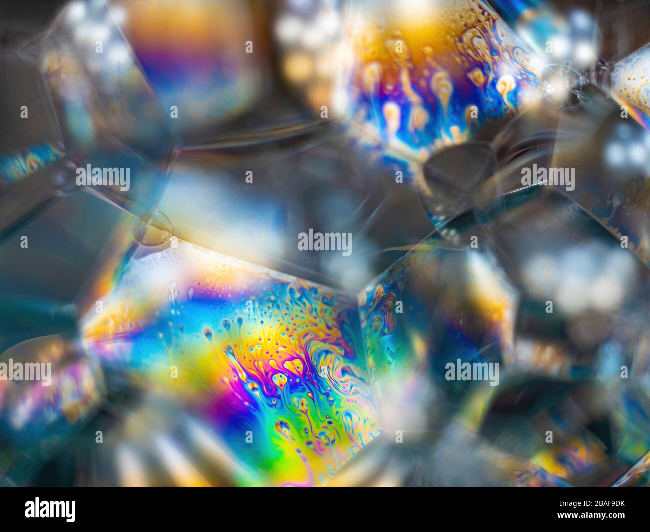 Abstraktes Makro der Lichtreflexion in Seifenblasen Stockfoto