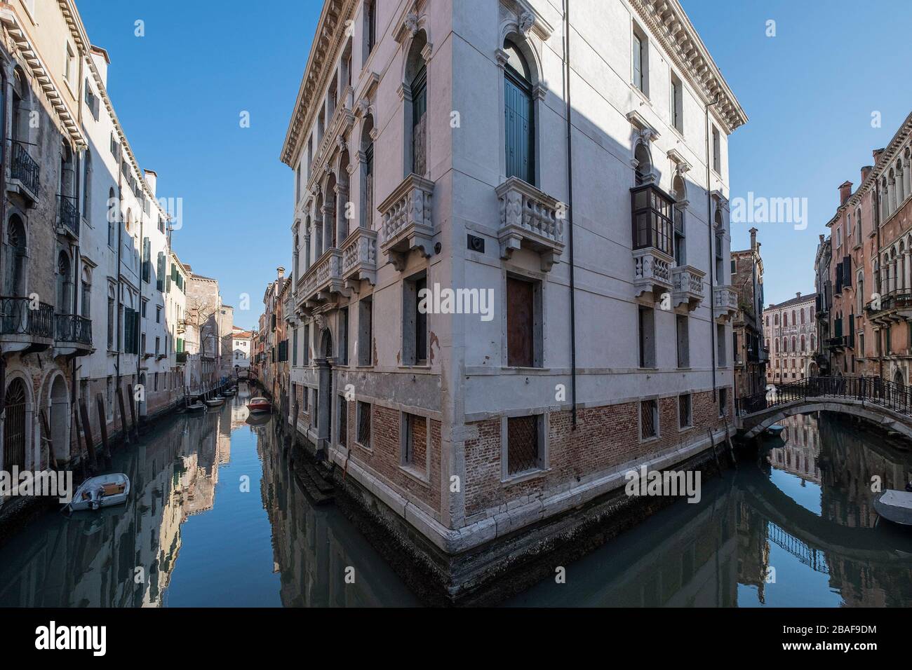 VENEDIG, ITALIEN - 23. MÄRZ: Ansichten von Venedig ohne Menschen während des Corona-Virus Stockfoto