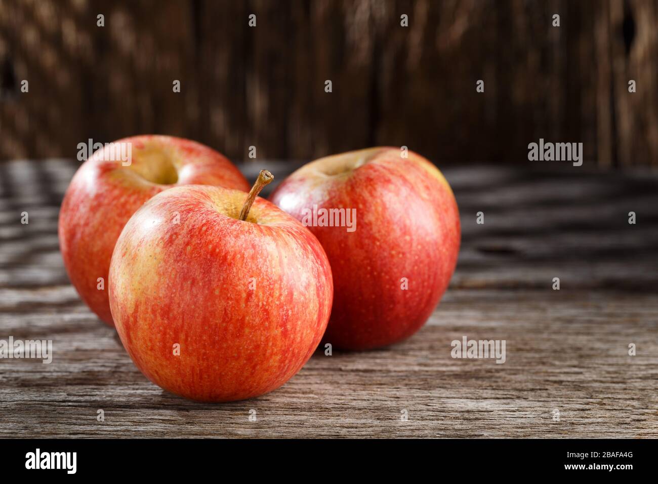 Rote apfelfrucht auf dem Tisch, Nahbild Stockfoto