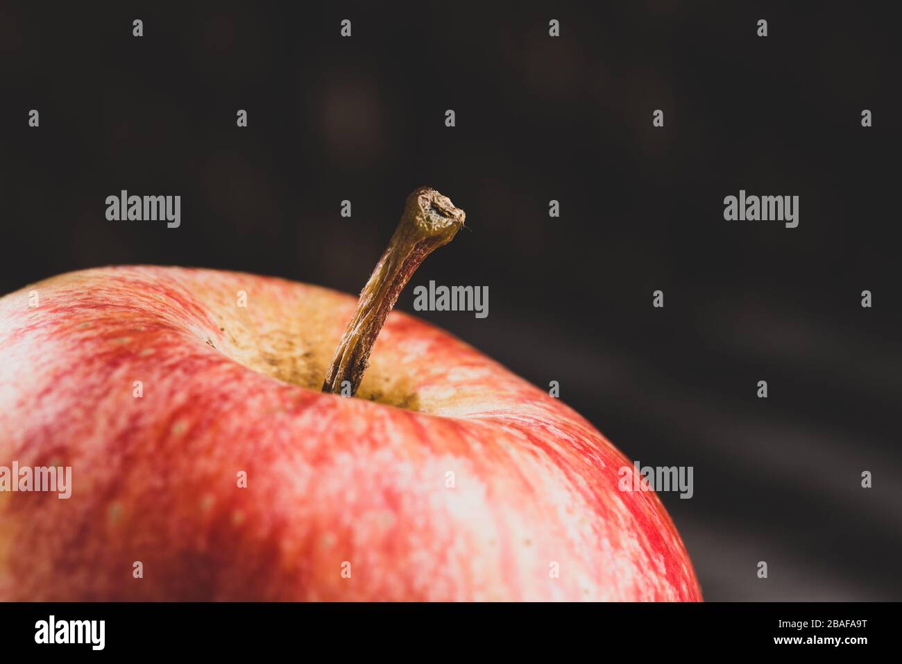 Rote apfelfrucht auf dem Tisch, Nahbild Stockfoto