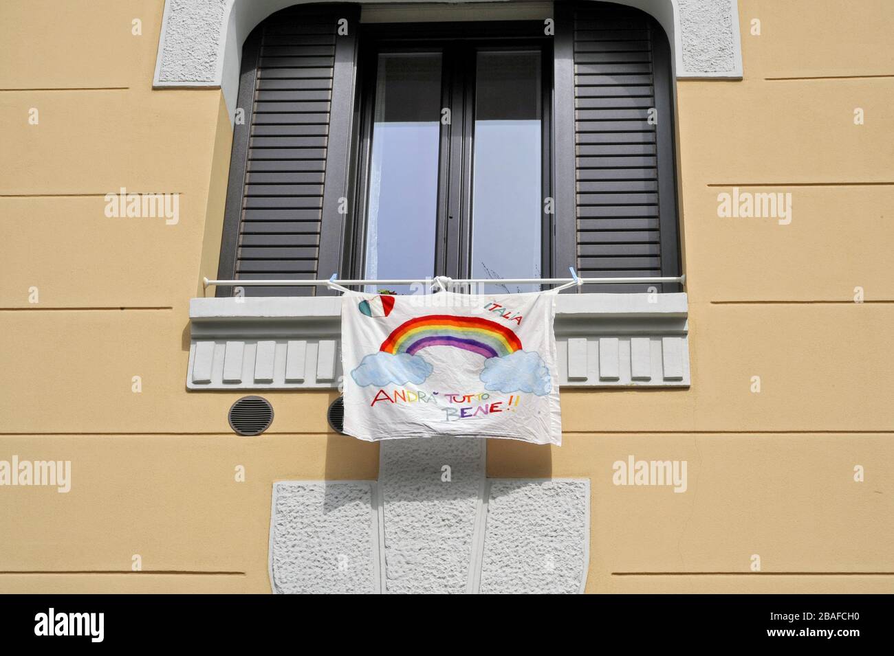 - la città di Milano dopo il primo mese di blocco totale e quarantana a causa dell'epidamia di Coronavirus. - die Stadt Mailand nach dem ersten Monat der vollständigen Blockade und Quarantäne aufgrund der Coronavirus Epidemie. Stockfoto