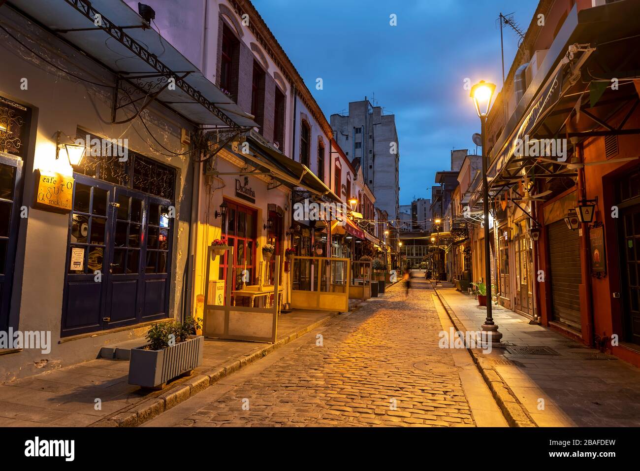Saloniki, Griechenland - 25. März 2020: Blick auf geschlossene Geschäfte im historischen Zentrum von Saloniki während der von der Regierung verhängten Sperre Stockfoto