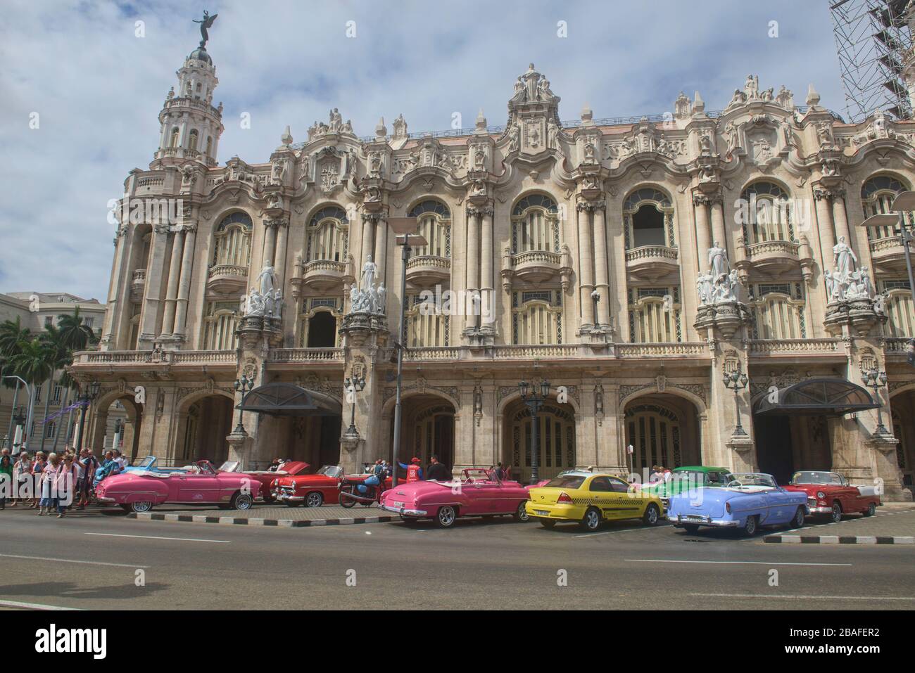 Oldtimer vor dem Gran Teatro, Havanna, Kuba Stockfoto