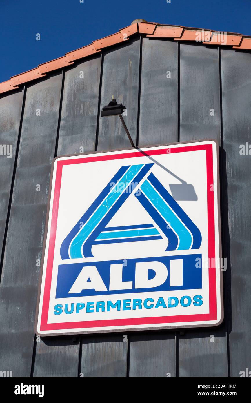 Aldi Supermarket Supermercados Schild an der Wand, Alporchinhas, Algarve, Portugal Stockfoto