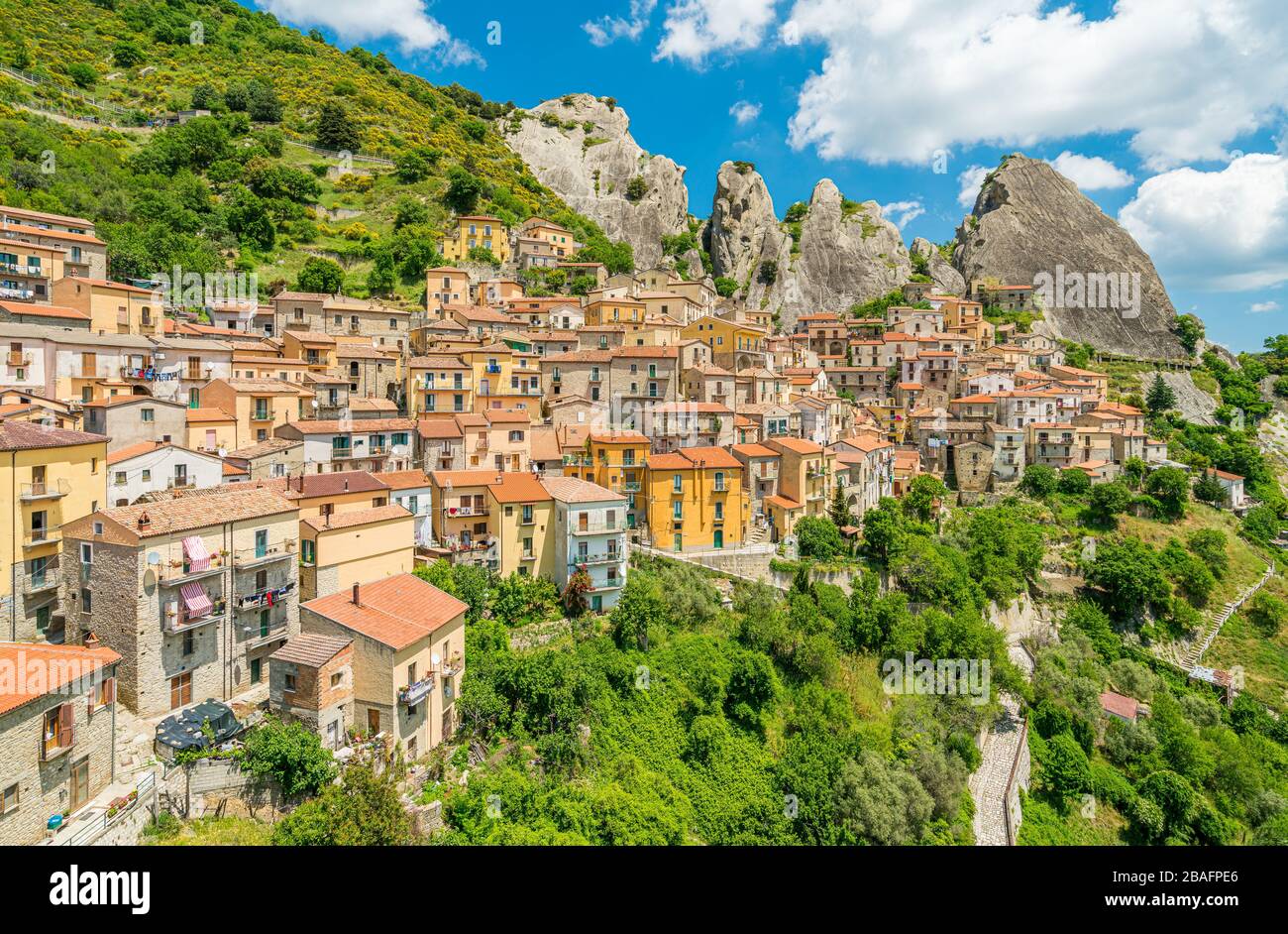 Panoramablick auf Castelmezzano, Provinz Potenza, in der süditalienischen Region Basilikata. Stockfoto