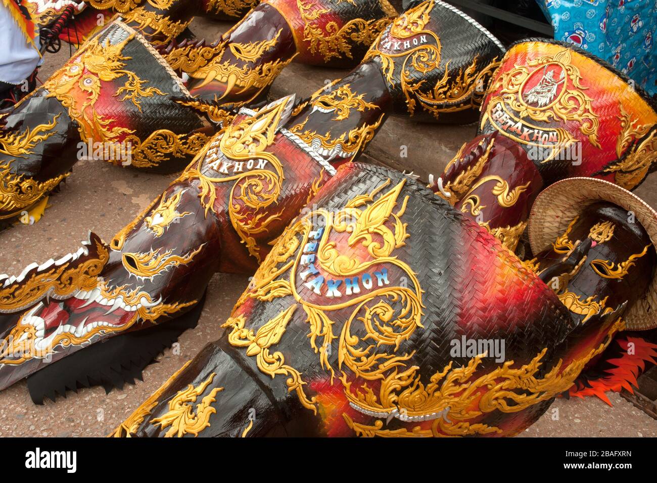 Ghost Mash auf dem Boden im Ghosh Mash Festival (Phi Ta Khon Festival) ist eine Art maskierter Prozession, die auf buddhistischem Merrit in Thailand gefeiert wird. Stockfoto