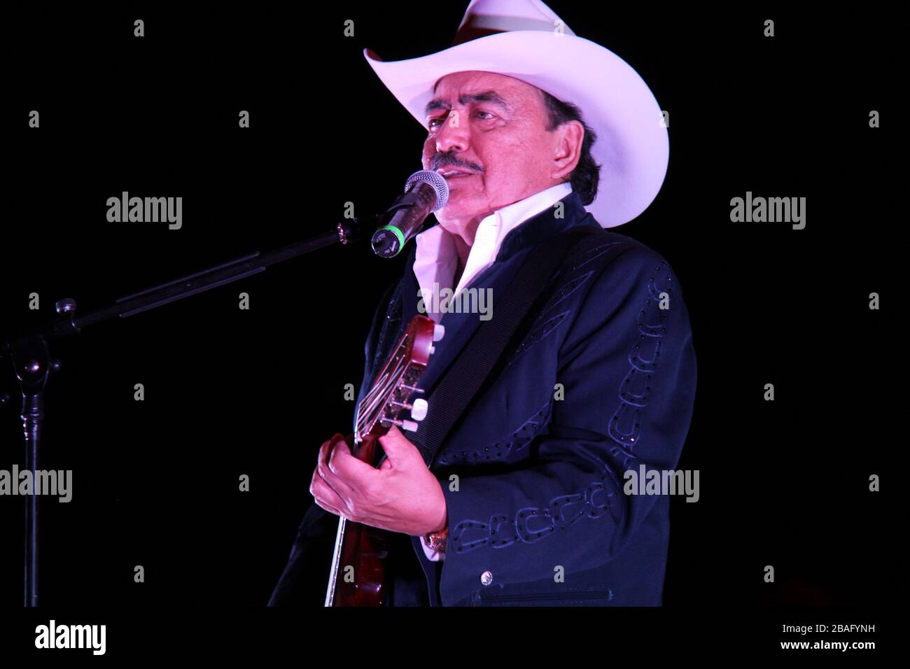 Joan Sebastián cerro con gran éxito la feria Nacional de Durango 2012 donde expresso su agradecimiento al publico por sus oraciones para la recuperació Stockfoto