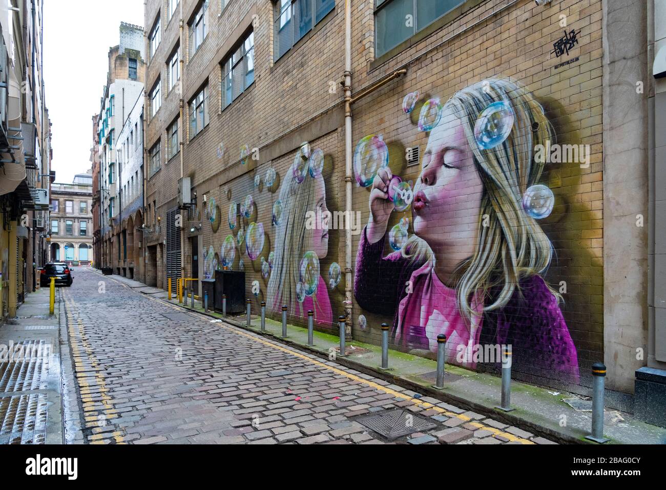Wandgemälde mit Straßenkunst in Gasse im Glasgower Stadtzentrum, Schottland, Großbritannien Stockfoto