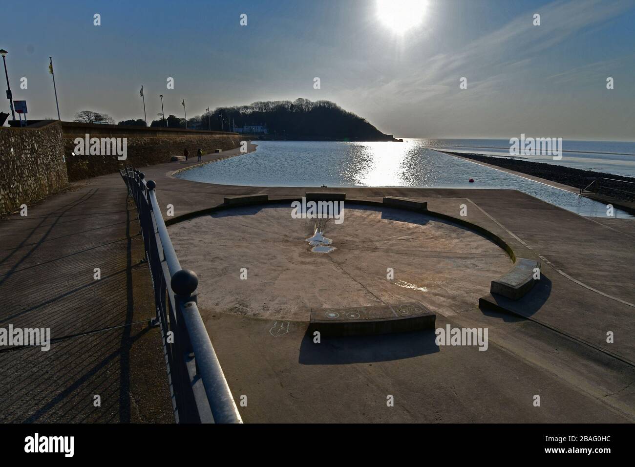 Bristol, Großbritannien. März 2020. UK.Covid-19 Virus-Lockdown. "Stay at Home Advice.sehr wenige Menschen sind an Clevdon Seafront und Yachthafen an einem Frühlingsnachmittag, nach einem Government Lockdown, zu sehen." Bildnachweis: Robert Timoney/Alamy Live News Stockfoto