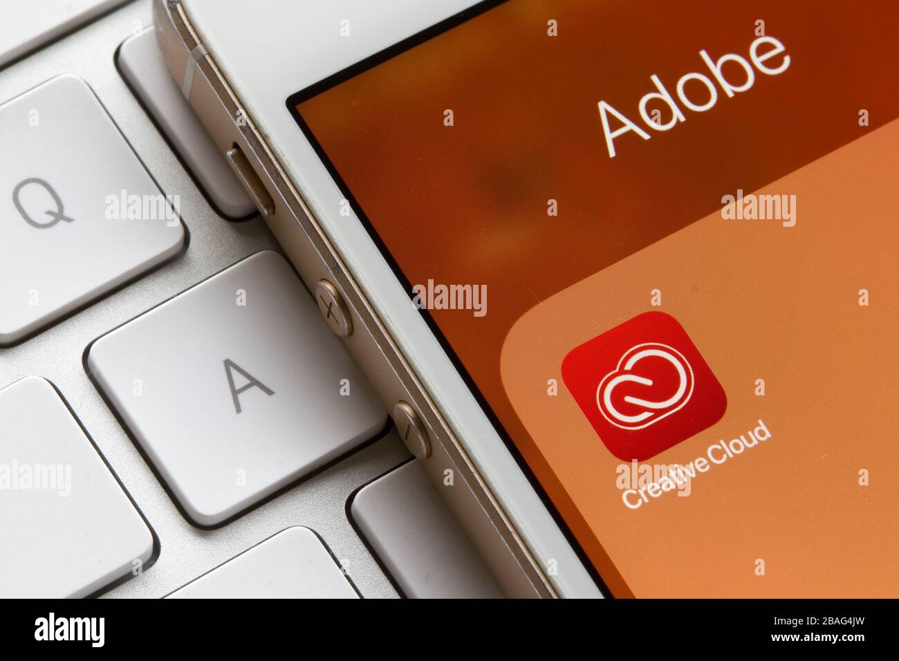 Das Symbol der Adobe Creative Cloud App wird auf dem Bildschirm eines iPhone angezeigt. Stockfoto
