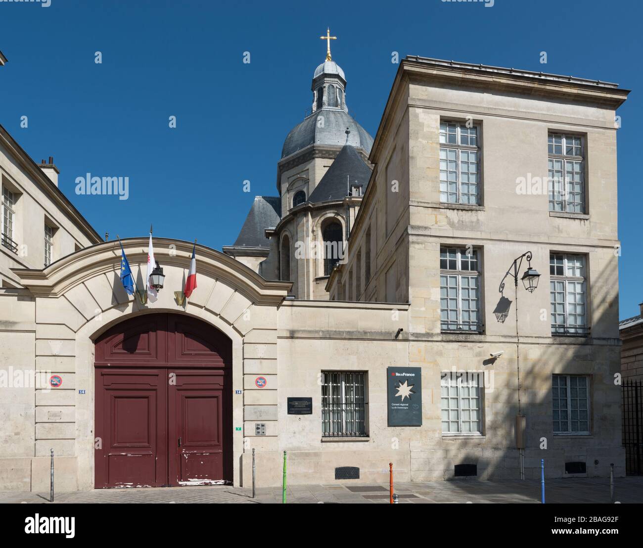 Kirche Saint-Paul-Saint-Louis und Lycée Karl der lemagne in Paris, Frankreich. Blick vom Süden Stockfoto