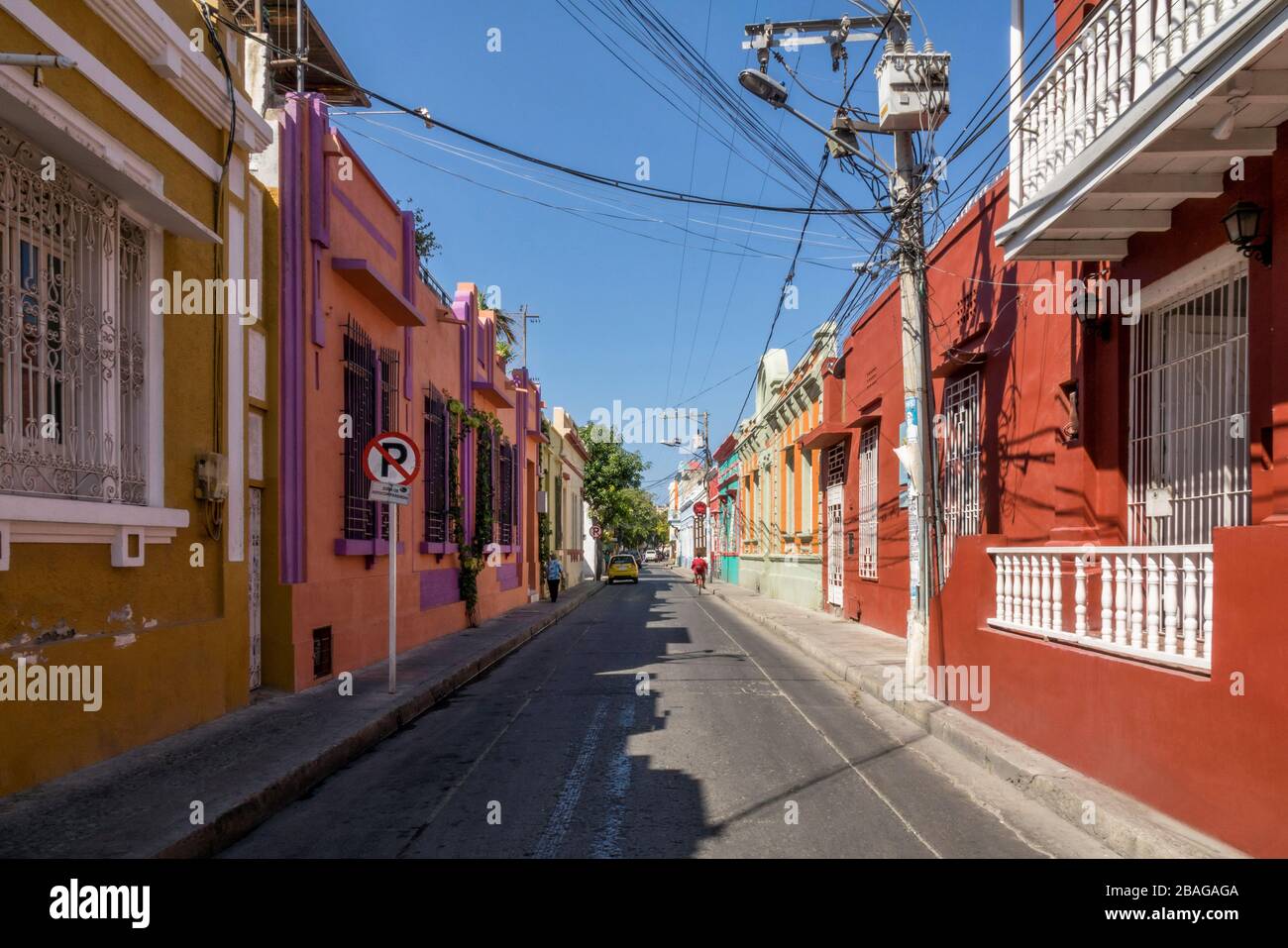 Santa Marta-Magdalena-Kolumbien, 16. Januar 2020: Straßen der Altstadt in Santa Marta, karibische Stadt, Kolumbien Stockfoto