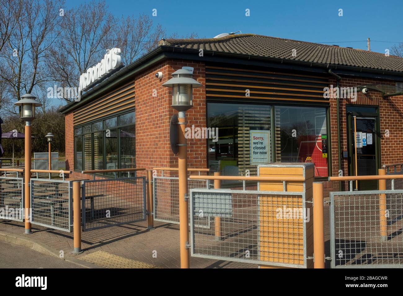 Durham, Großbritannien. März 2020.eine leere McDonalds fahren durch, während das Land in den Coronavius Lockdown geht. Stockfoto