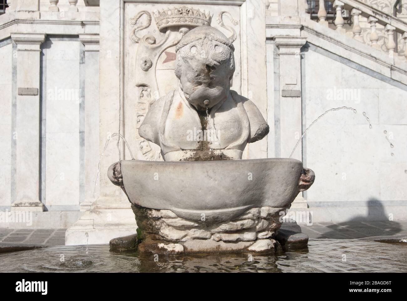 Brunnenstatue vor der Scuola normale Superiore, der Pisa normalen High School Universität auf der Piazza dei Cavalieri / Palazzo della Carovana Stockfoto