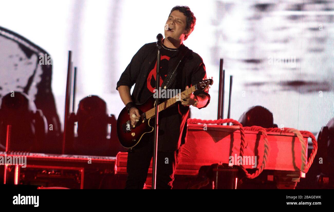 Alejandro Sanz durante su concierto en el Poliforum de Leon Guanajuato,15 octubre 2013. (* Foto: TiradorTercero/NortePhoto*) Stockfoto