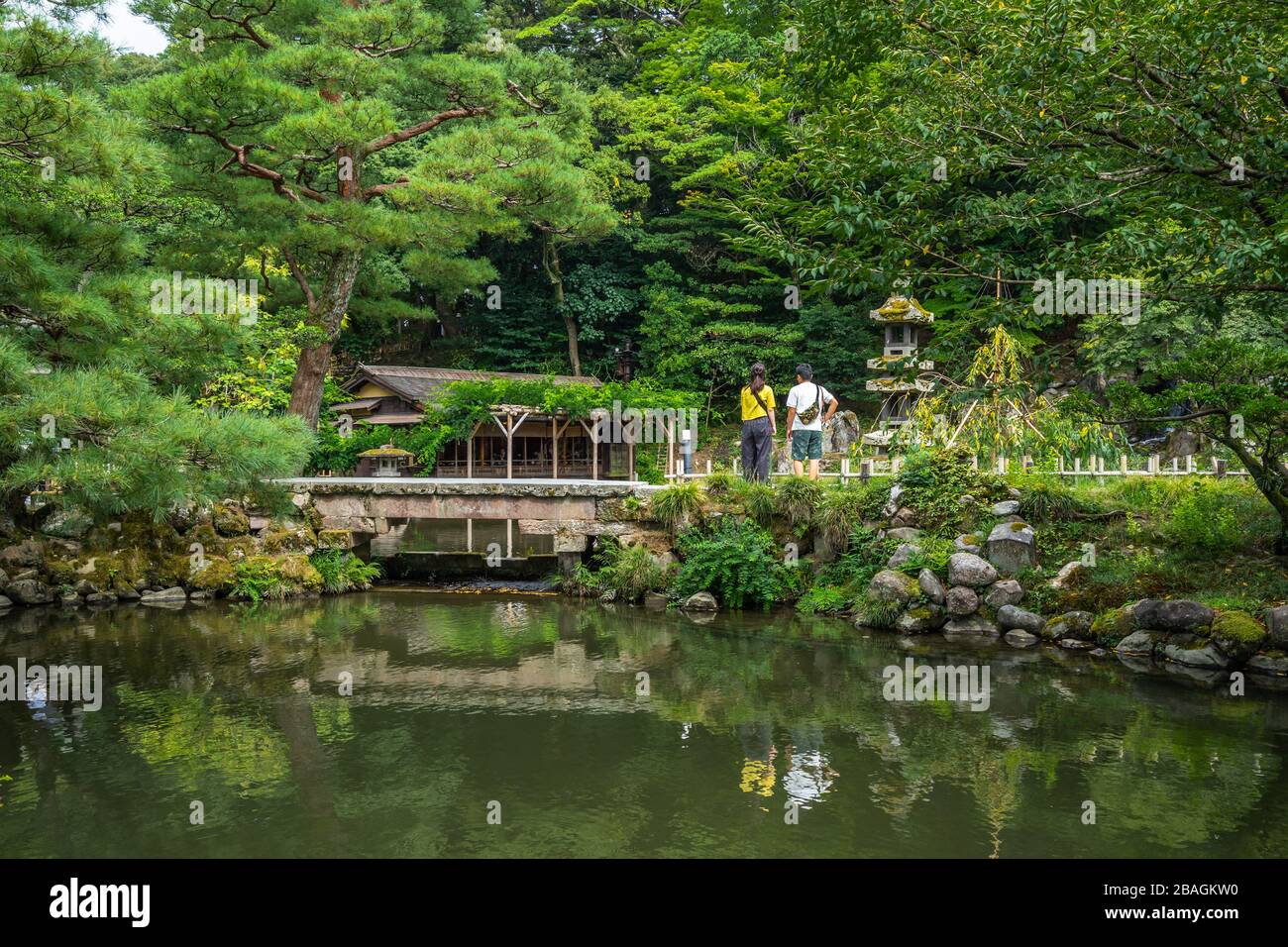 Hisagoike-Teich im schönen Kenrokuen-Garten in Kanazawa, Japan Stockfoto