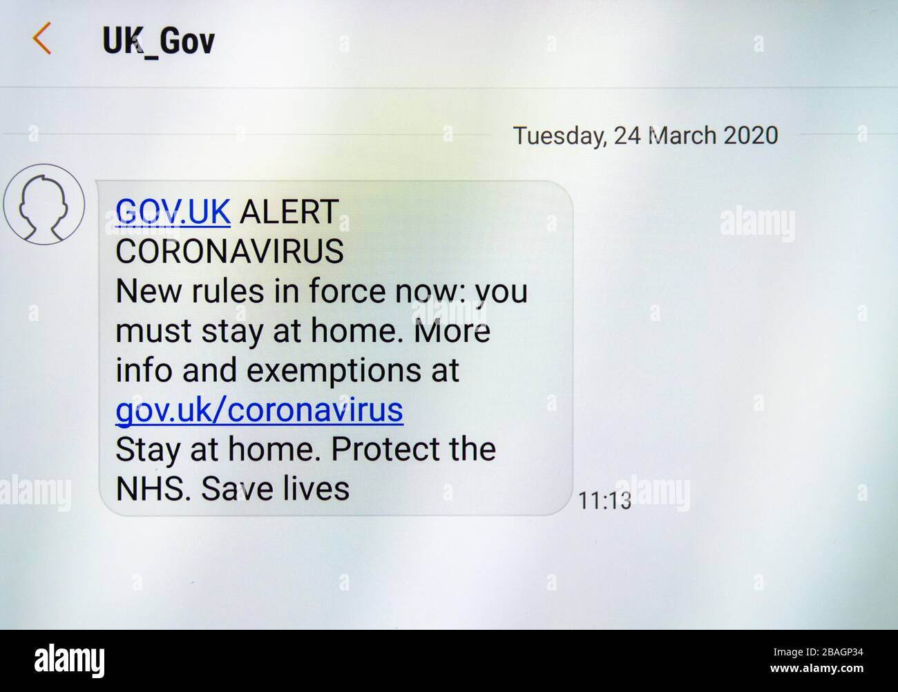 Die SMS der britischen Regierung mit Anweisungen, wie sie zu Hause bleiben und die NHS während der Coronavirus Pandemie schützen soll Stockfoto