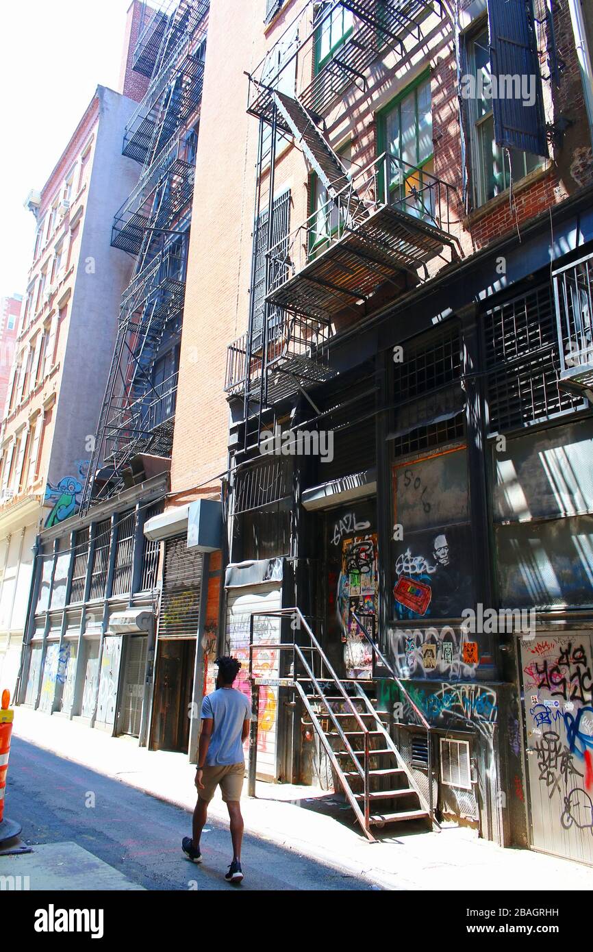 Cortlandt Alley ist eine der wenigen noch erhaltenen und am meisten gefilmten Hintergassen, Manhattan am 19. JULI 2019 in New York, USA. (Foto von Wojciech Migda) Stockfoto