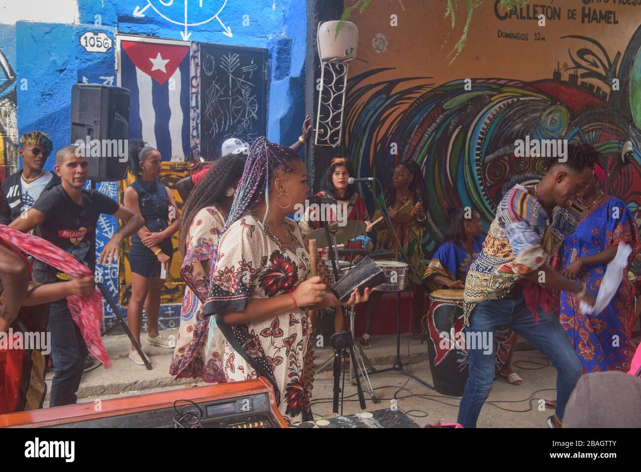 Afro-kubanische Beats in Callejon de Hamel, Havanna, Kuba Stockfoto