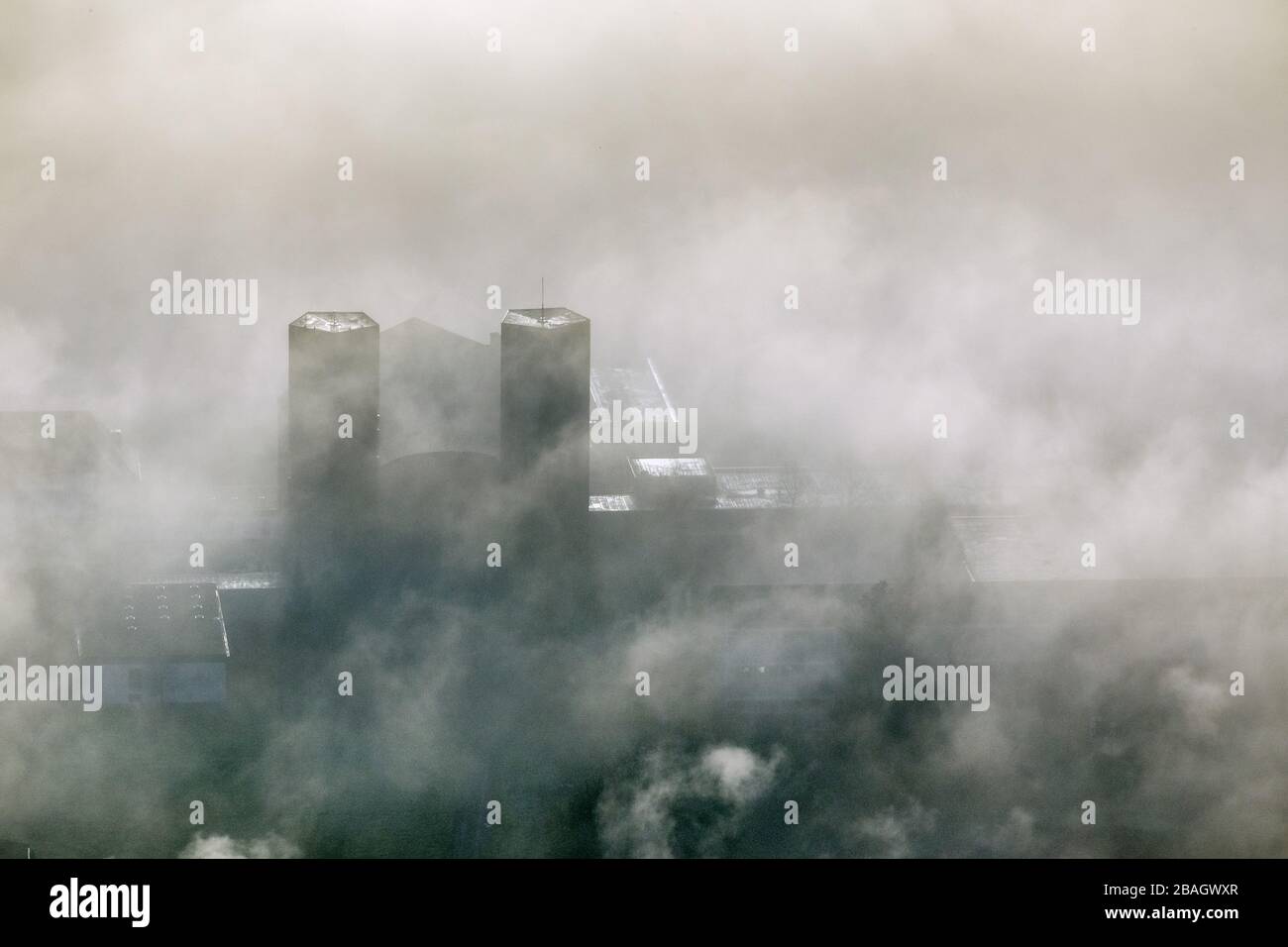 , Nebel über dem Kloster Koenigsmuenster, 11.12.2013, Luftbild, Deutschland, Nordrhein-Westfalen, Sauerland, Meschede Stockfoto