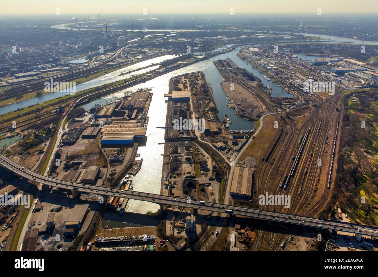 , Stadtbild am Hafen von Duisburg Duisport am Hafenkanal, 12.03.2015, Luftbild, Deutschland, Nordrhein-Westfalen, Ruhrgebiet, Duisburg Stockfoto