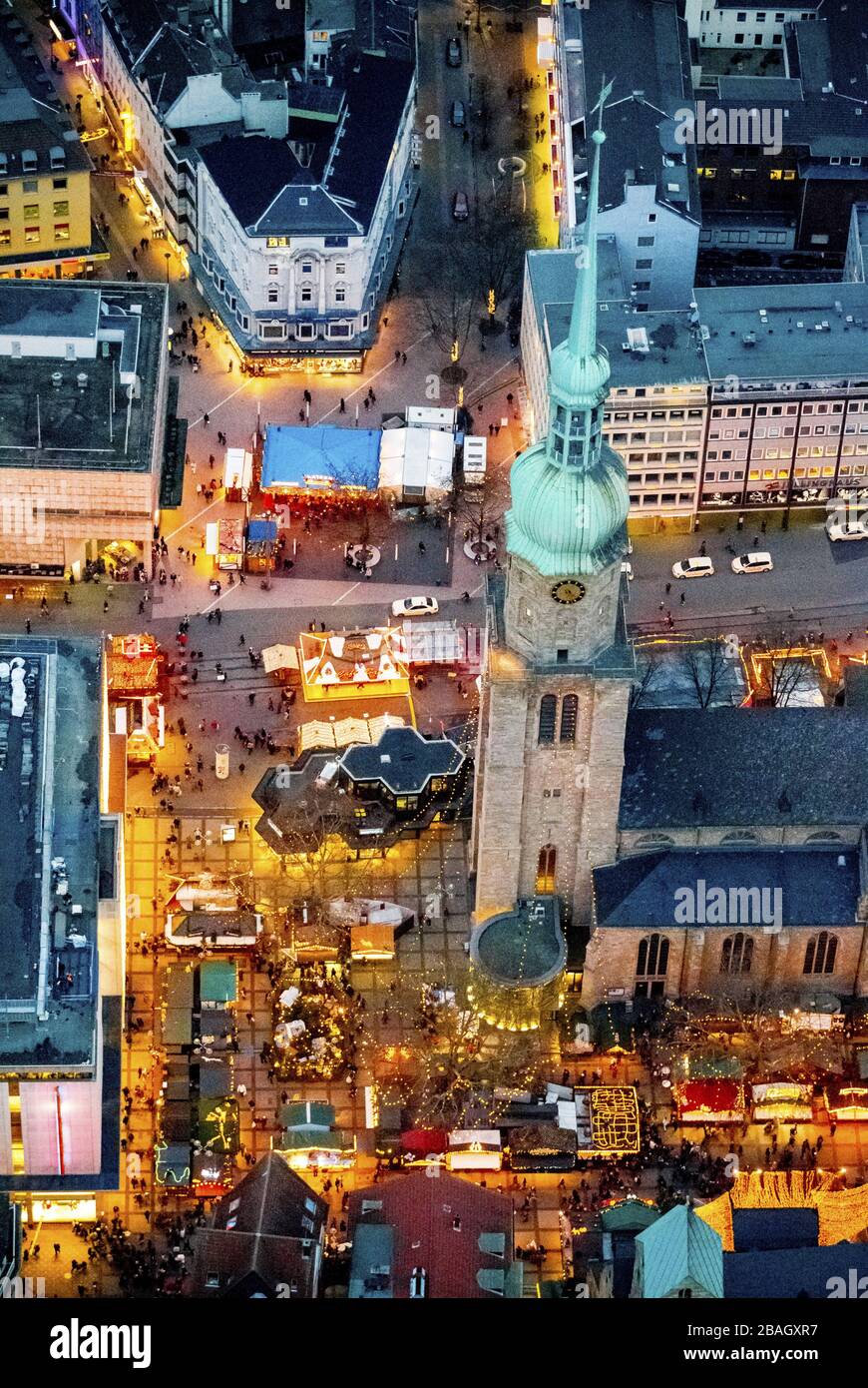, weihnachtsmarkt in der Dortmunder Innenstadt, Kirche Reinoldi, 17.12.2013, Luftbild, Deutschland, Nordrhein-Westfalen, Ruhrgebiet, Dortmund Stockfoto
