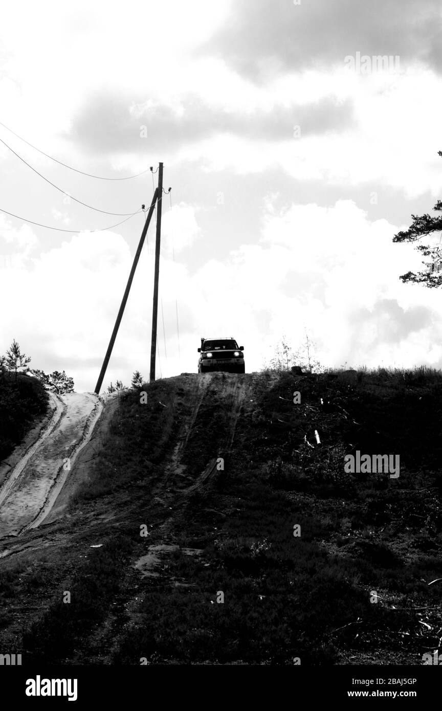 Reisekonzept mit großem Geländewagen Stockfoto