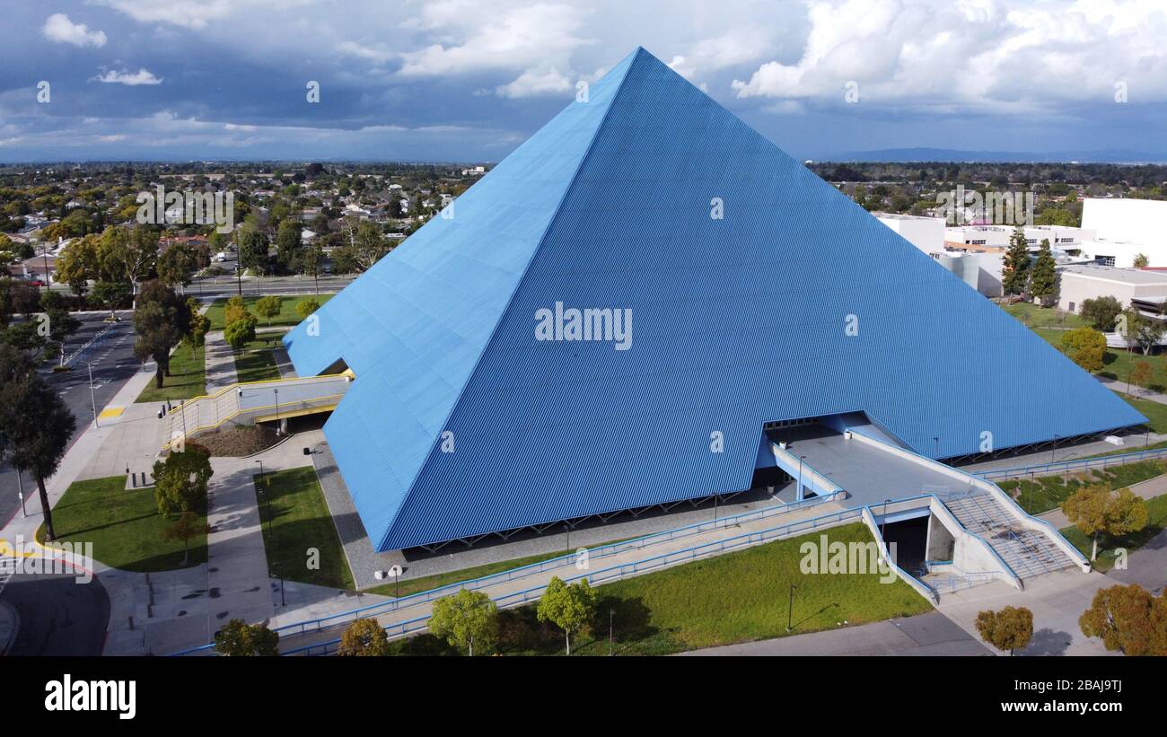 Allgemeine Gesamtansicht der Walter-Pyramide auf dem Campus des Long ...