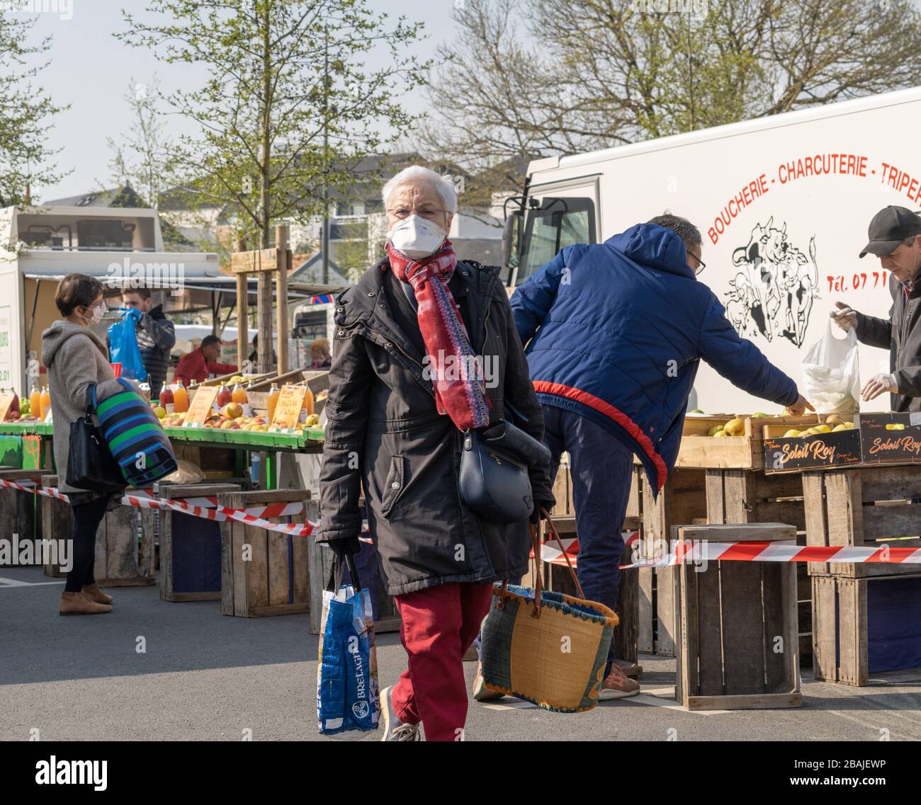 Offene Märkte in Frankreich inmitten der COVID-19-Krise Stockfoto