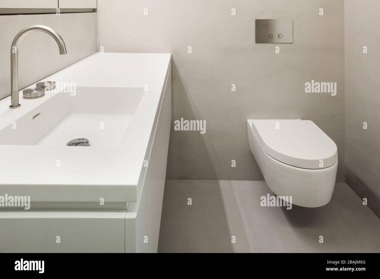 Architektur, leer Bad in Zement der neuen Wohnung Stockfoto