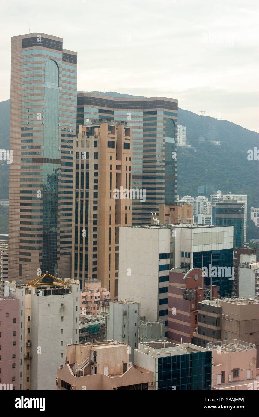 Die dichten Hochhäuser an der Causeway Bay und am Times Square in Hong Kong SAR, China Stockfoto