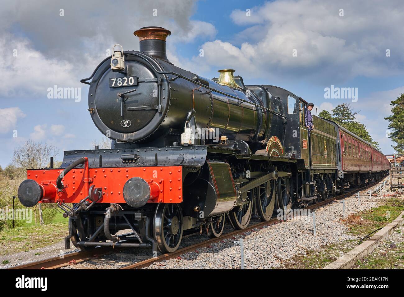 7820 Dampfeisenbahn Dinmore Manor Gloucestershire Warwickshire, Abfahrt Broadway Station Stockfoto