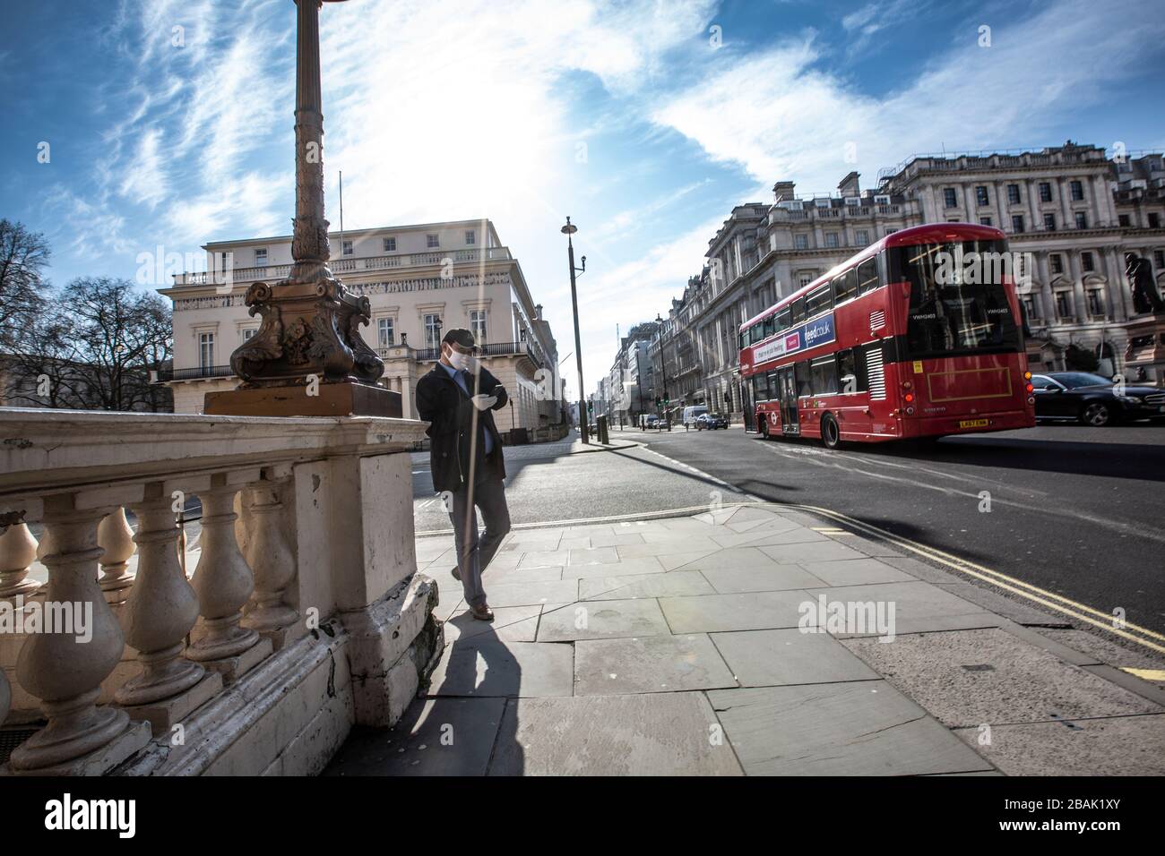 Leere Straßen in der Hauptstadt von London als Einwohner und Touristen sind nur für die notwendigen Reisen oder Arbeiten in das Zentrum aufgrund von Covid-19 erlaubt. Stockfoto