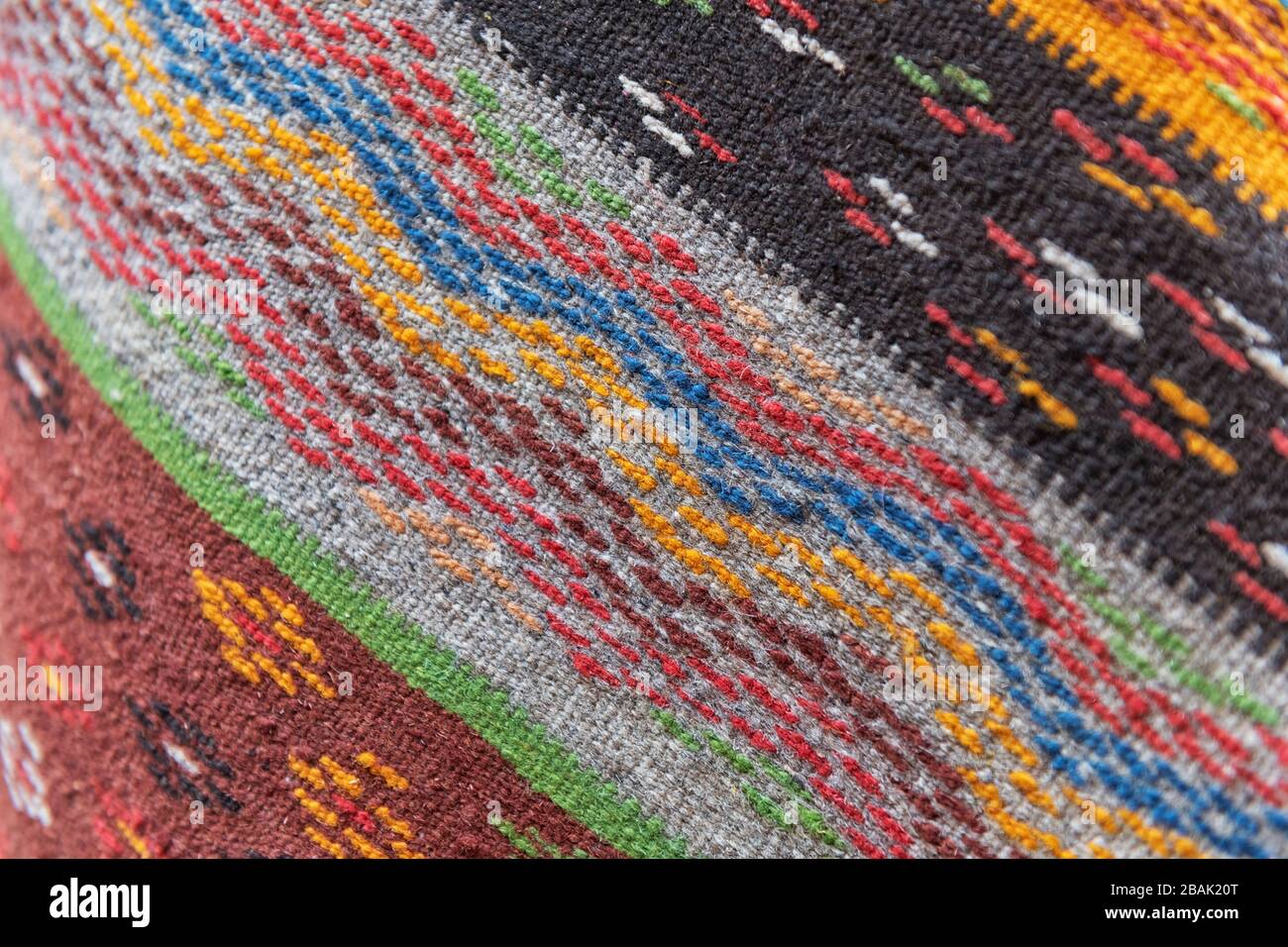 Marokkanischer Teppich im traditionellen Berberdesign. Hintergrundbild im marokkanischen Berberdesign. Stockfoto