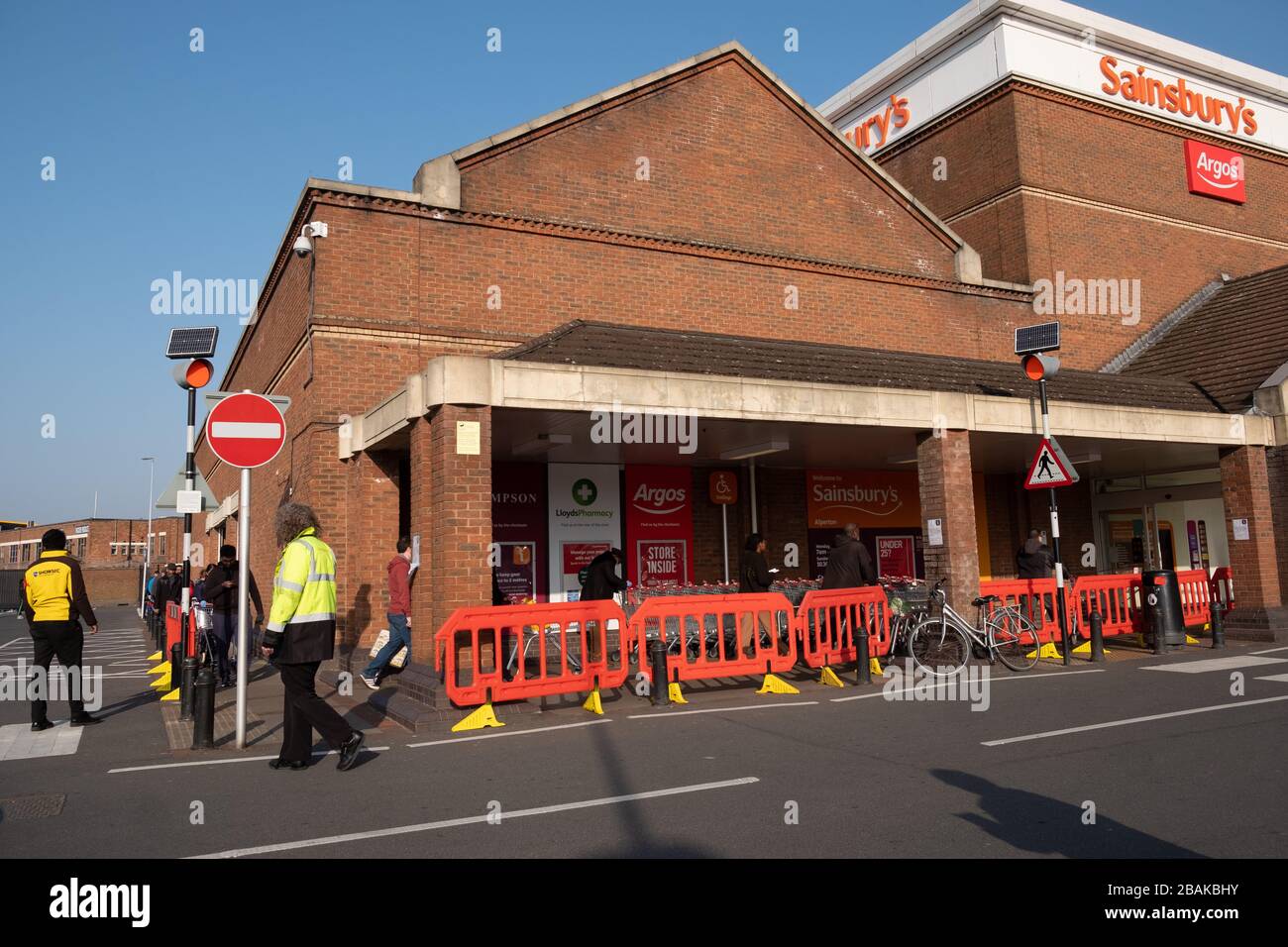 Beobachtung der Socia Distancing aufgrund von Coronavirus, London, Großbritannien - 29. März 2020 Stockfoto