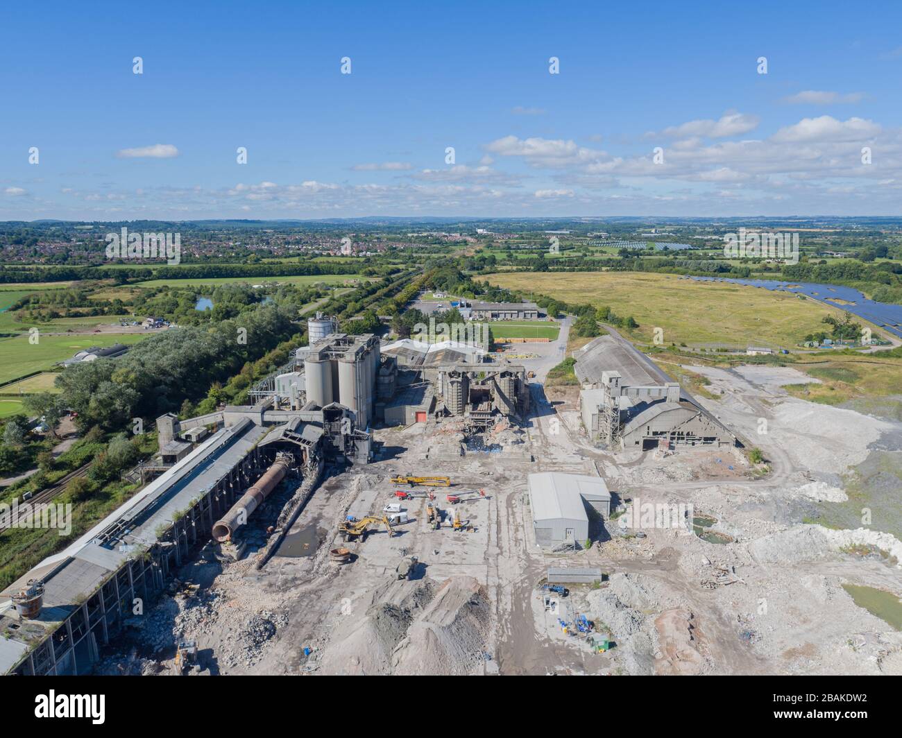 Eine Luftaufnahme der Westbury Cement Works in Wiltshire während des Abrisses im Jahr 2016. Stockfoto