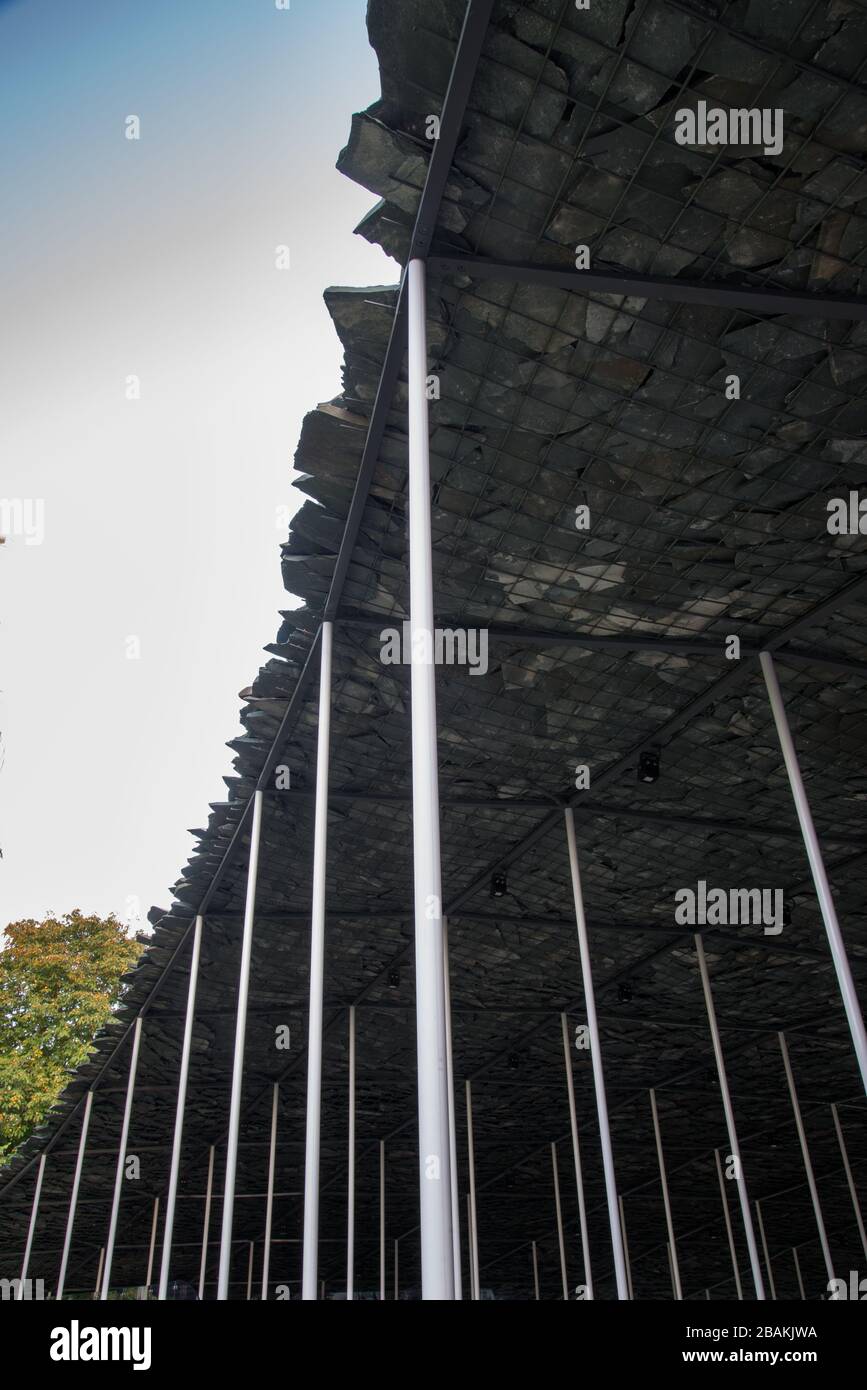 Serpentine Pavilion 2019, Kensington Gardens, London entworfen von Junya Ishigami. Stockfoto