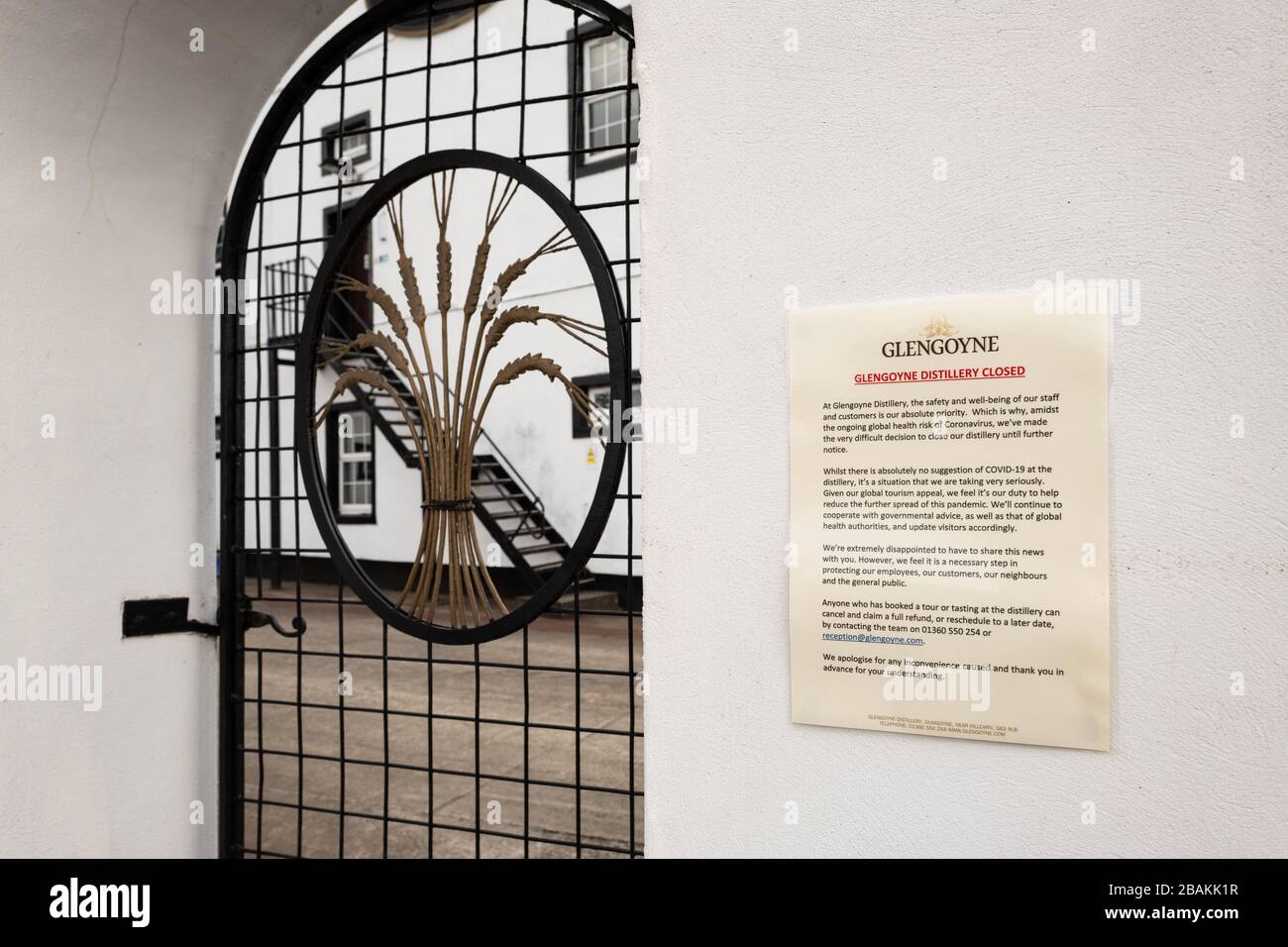 Geschlossener Hinweis außerhalb der Glengoyne Whisky Distillery, Dumgoyne, Schottland, Großbritannien während des Coronavirus Outbreak 2020 Stockfoto
