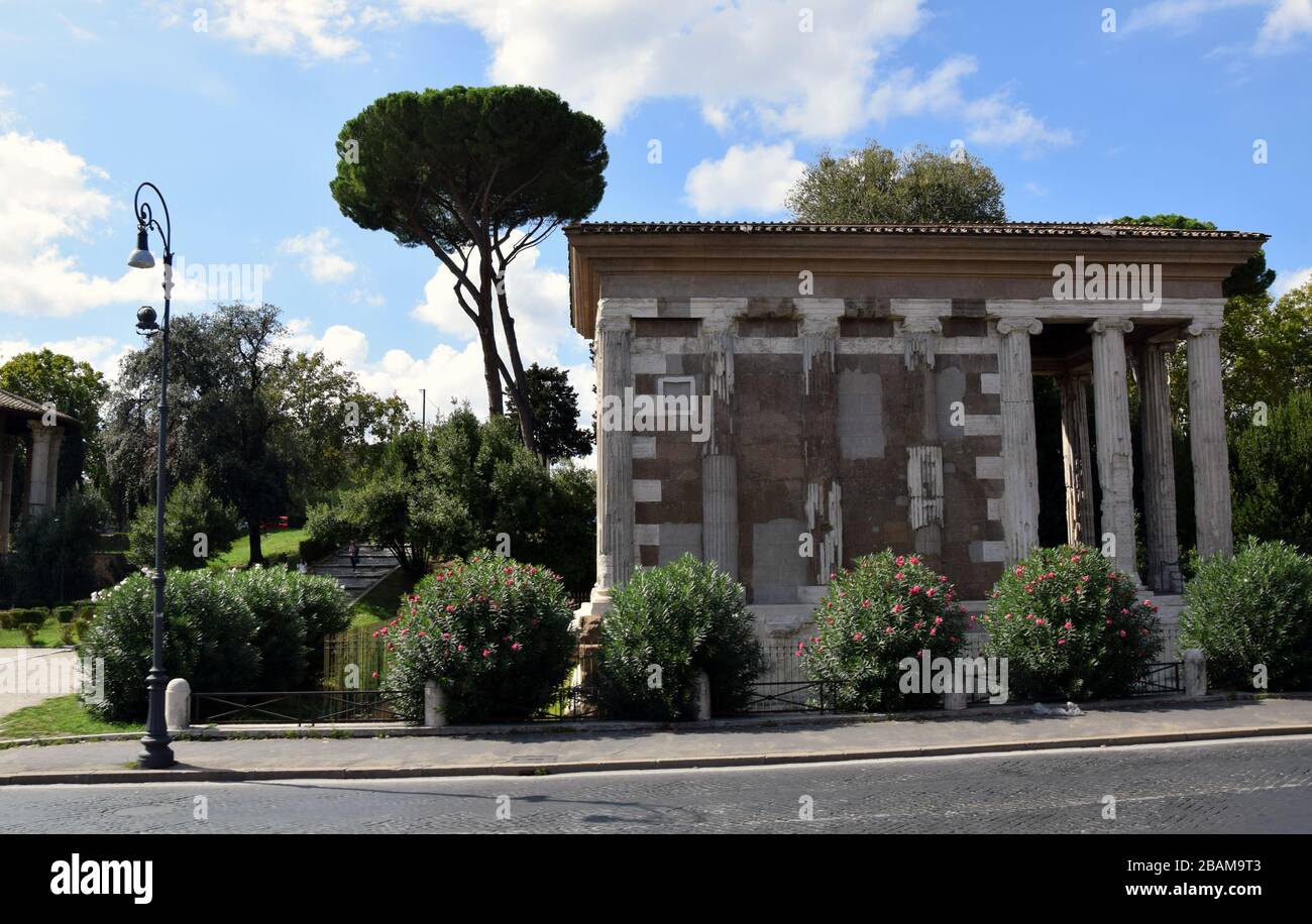 Bocca della Verità, Forum Boarium mit Tempel des Herkules Victor, Tempio di Portuno - Tempel des Portunus und Fontana dei Tritoni - Brunnen der Tritonen Stockfoto