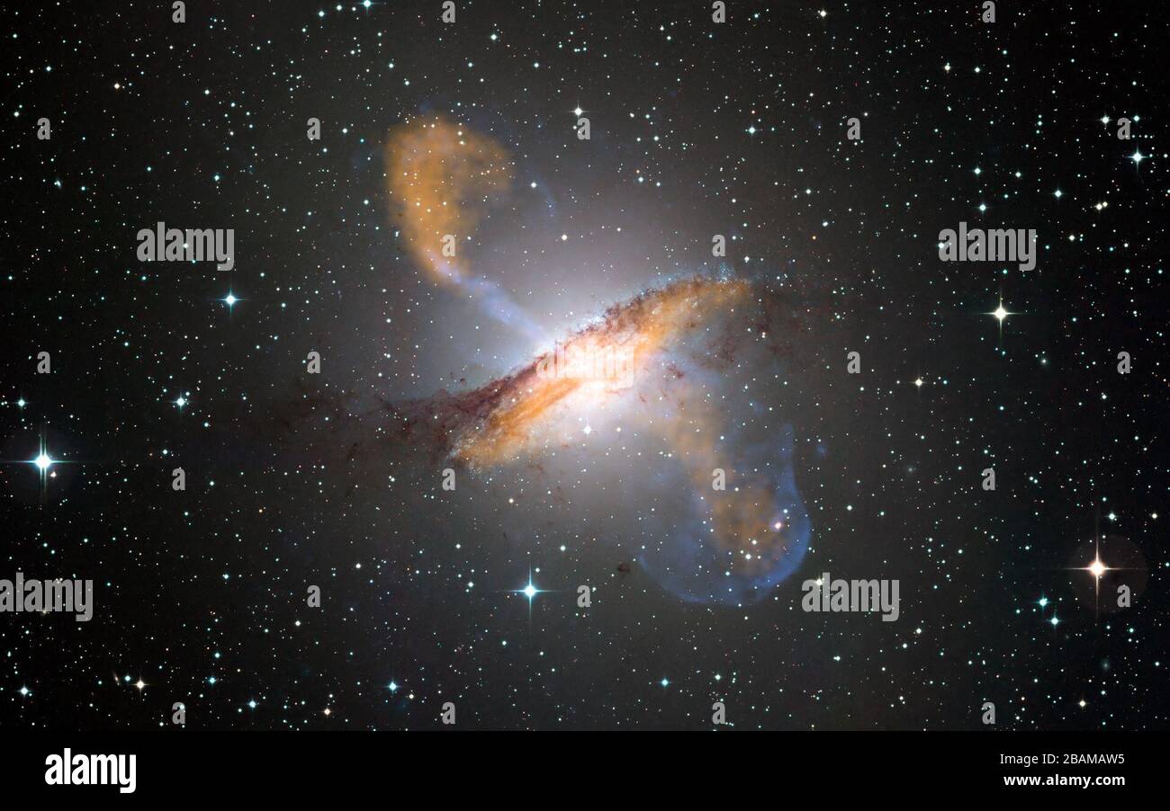 "Englisch: Farbzusammengesetzte Abbildung von Centaurus A, die die Lappen und Jets enthüllt, die vom zentralen Schwarzen Loch der aktiven Galaxie ausgehen. Dies ist eine Kombination aus Bildern, die mit drei Instrumenten aufgenommen wurden und mit sehr unterschiedlichen Wellenlängen arbeiten. Die 870-Mikron-Submillimeter-Daten von LABOCA auf APEX sind orange dargestellt. Röntgendaten des Chandra-Röntgenobservatoriums sind blau dargestellt. Sichtbare Lichtdaten des Wide Field Imager (WFI) am MPG/ESO 2,2-m-Teleskop in La Silla, Chile, zeigen die Sterne und die charakteristische Staubspur der Galaxie in nahezu farbgetreuer Farbe.; 28. Januar 2009; http://www Stockfoto