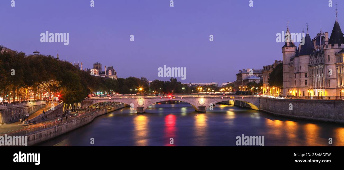 Der Pont au change, Brücke über die seine und die Conciergerie, ein ehemaliger Königspalast und Gefängnis in Paris. Stockfoto