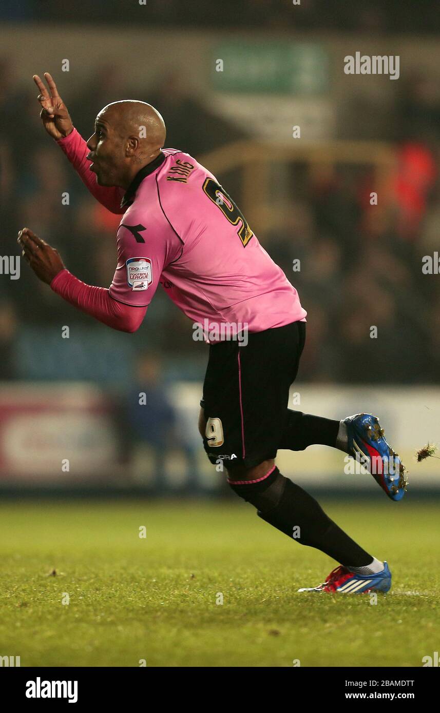 Der Marlon King von Birmingham City feiert sein drittes Tor und seinen