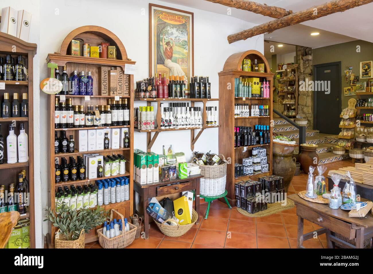 La Casa del Aceite, Baeza, Provinz Jaen, Andalusien, Spanien. Der Laden verkauft, wie auch mehrere andere in der Stadt, andalusische Produkte mit dem Schwerpunkt Stockfoto