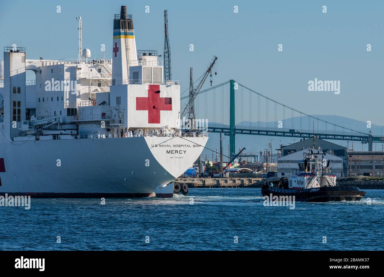 2020:27. März SAN PEDRO, KALIFORNIEN USA: Krankenhausschiff der US Navy USNS Mercy am Hafen von Los Angeles angekommen, hat die Krankenschwester der Marine nun das Coronavirus Stockfoto